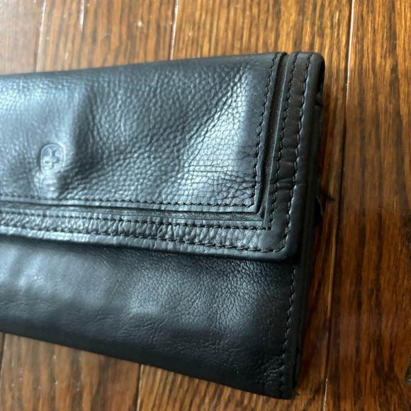 Swissgear Black Leather Wallet - Picture 3 of 8